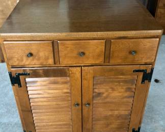 https://hibid.com/catalog/763638/estate-treasures---antiques--fine-furniture--artwork-and-d-cor