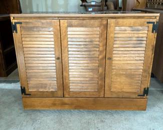 https://hibid.com/catalog/763638/estate-treasures---antiques--fine-furniture--artwork-and-d-cor