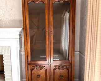 https://hibid.com/catalog/763638/estate-treasures---antiques--fine-furniture--artwork-and-d-cor
