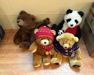 Variety of teddy bears, including Harrod's 1988 Christmas Bear, Harrod's Millennium 2000 bear, Gund 2001 Wish Bear