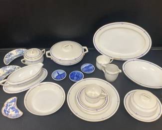 2101 Hutschenreuther China Set
