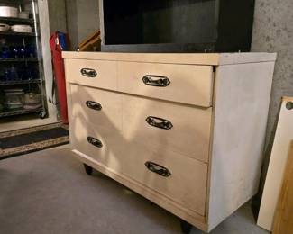 195 vintagefourdrawerwooddresser