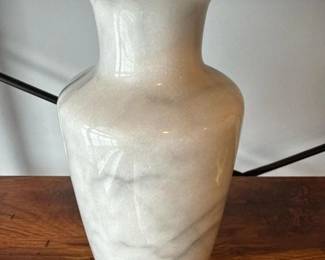 018 whitemarblepatternedvase
