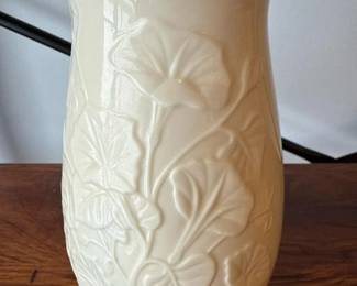 089 lenoxivoryporcelainvasewithgoldtri