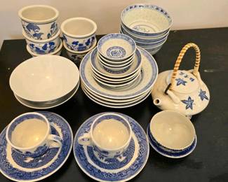 026 assortedblueandwhiteteasetjohnmad