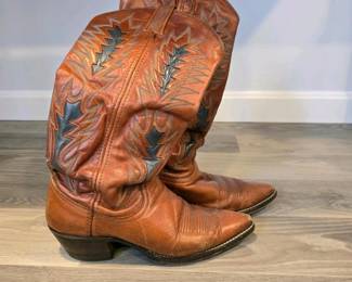 021 pairofwesterncowboybootsbrownleath