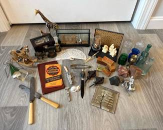 207 assortedvintagecuriositiesandcollect