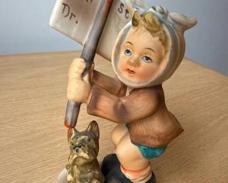 071 goebeltoothachek8577figurinewithdog