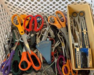 168 basketofassortedscissors