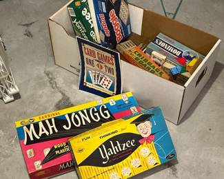 228 vintageboardandcardgamesassortment
