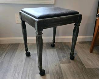 027 vintagerollingpianobench