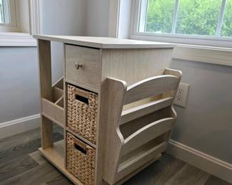 118 lightwoodswivelsidetablewithbasket