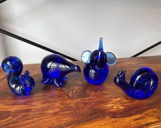084 cobaltblueglassanimalfigurinesset
