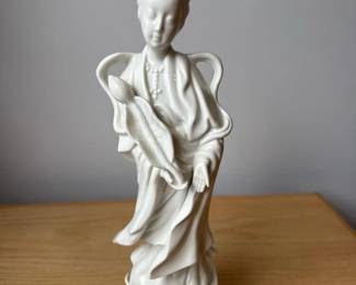 070 whiteporcelainguanyinfigurine