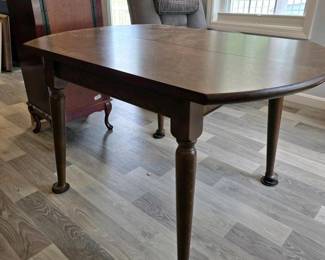167 woodendiningtablewithturnedlegs