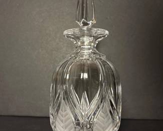 134 etchedglassdecanterwithleafmotifst