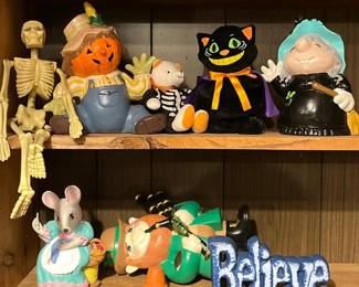 219 assortedholidayfigurinesandplushdec