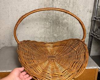 128 roundwickergatheringbasket