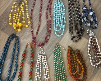 036 lotofvintagemulticolorbeadnecklaces