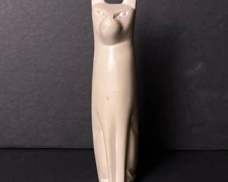 041 carvedcreamcoloredcatfigurine