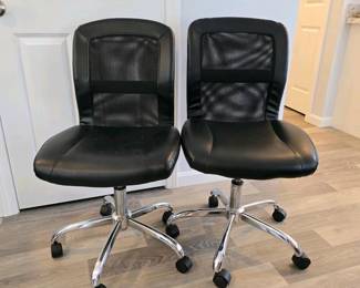116 pairofblackmeshtaskofficechairs