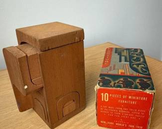 072 1939nyworldsfairminiaturefurniture