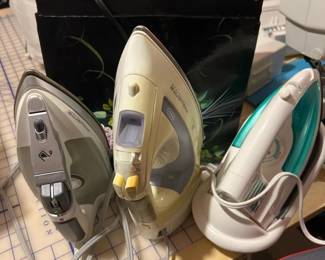175 steamironsandironingaccessorieslot