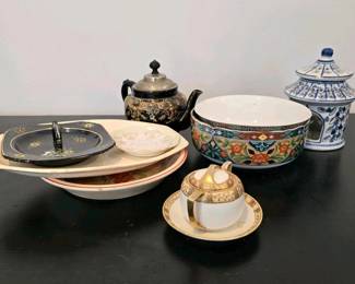 104 assorteddecorativebowlsteapotplates