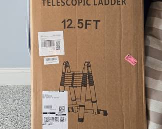 Latitude Run 12.5FT Telescoping Ladder 