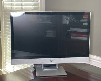 HP Pavilion All-in-One PC (7th Gen Intel Core i5)