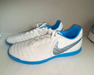 Nike Tiempo Legend 7 Club IC Indoor Soccer Shoes