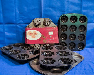 Lot 140: Muffin Pans and Glass Bakeware