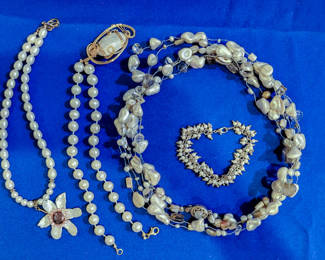 Lot 27: Jewelry 6| Pearl Necklace Collection with Pendants and Heart Bracelet
