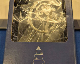 Lot 129: Expressions Cake Jewelry Cake Topper Box