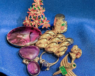 Lot 24: Jewelry #3 | Various Small Accessories