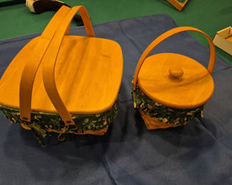 Lot 119: Longaberger Woodcrafts basket set