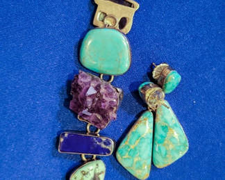 Lot 25: Jewelry #4 | Turqouise Earrings & Bracelet
