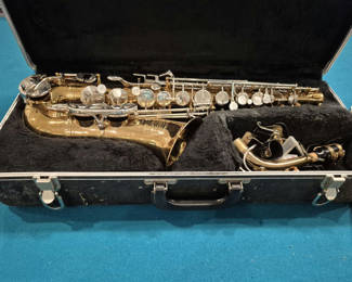 Lot 158: Selmer Alto Saxophone with Case and Instruction Books