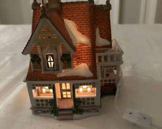 Lot 118: Heritage Village Collection Bobwhite Cottage -