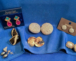 Lot 31: 7 pairs: Formal pierced earrings