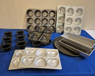 Lot 130: Assorted Baking Pans and Specialty Bakeware