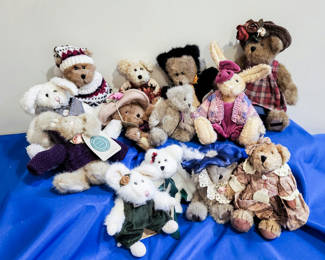 Lot 69: Boyds Bears Collection