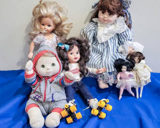 Lot 195: Assorted doll collection (plush, fashion, and porcelain dolls) with roller-skate accessories