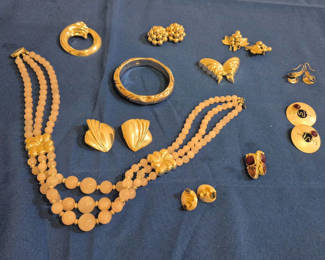 Lot 22: Assorted Silver Jewelry Pieces