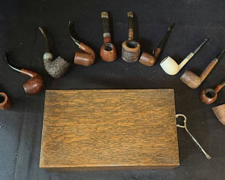 Lot 48: Assorted briar tobacco pipes with wooden storage box