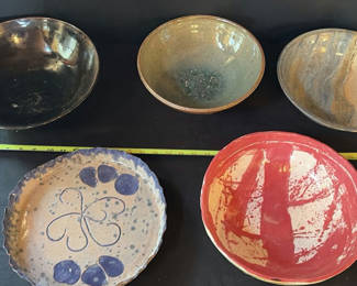 Lot 37: Assorted ceramic bowls with mixed glazes