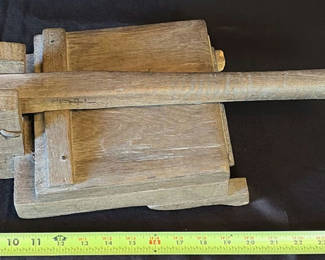 Lot 1: Vintage wooden Tortilla Press