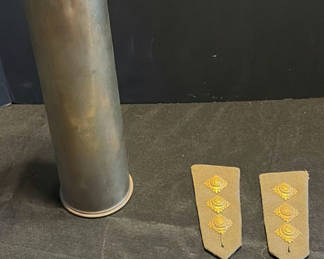 Lot 89: WWI-era military insignia and accessories collection