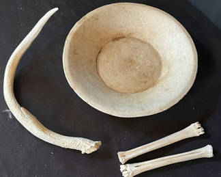 Lot 44: Bone bowl with bone fragments