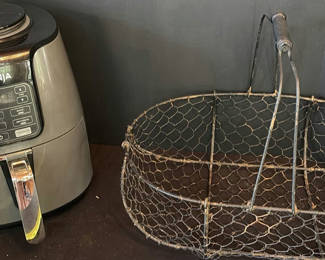 Lot 9: Ninja Air Fryer and Round Wire Fry Basket